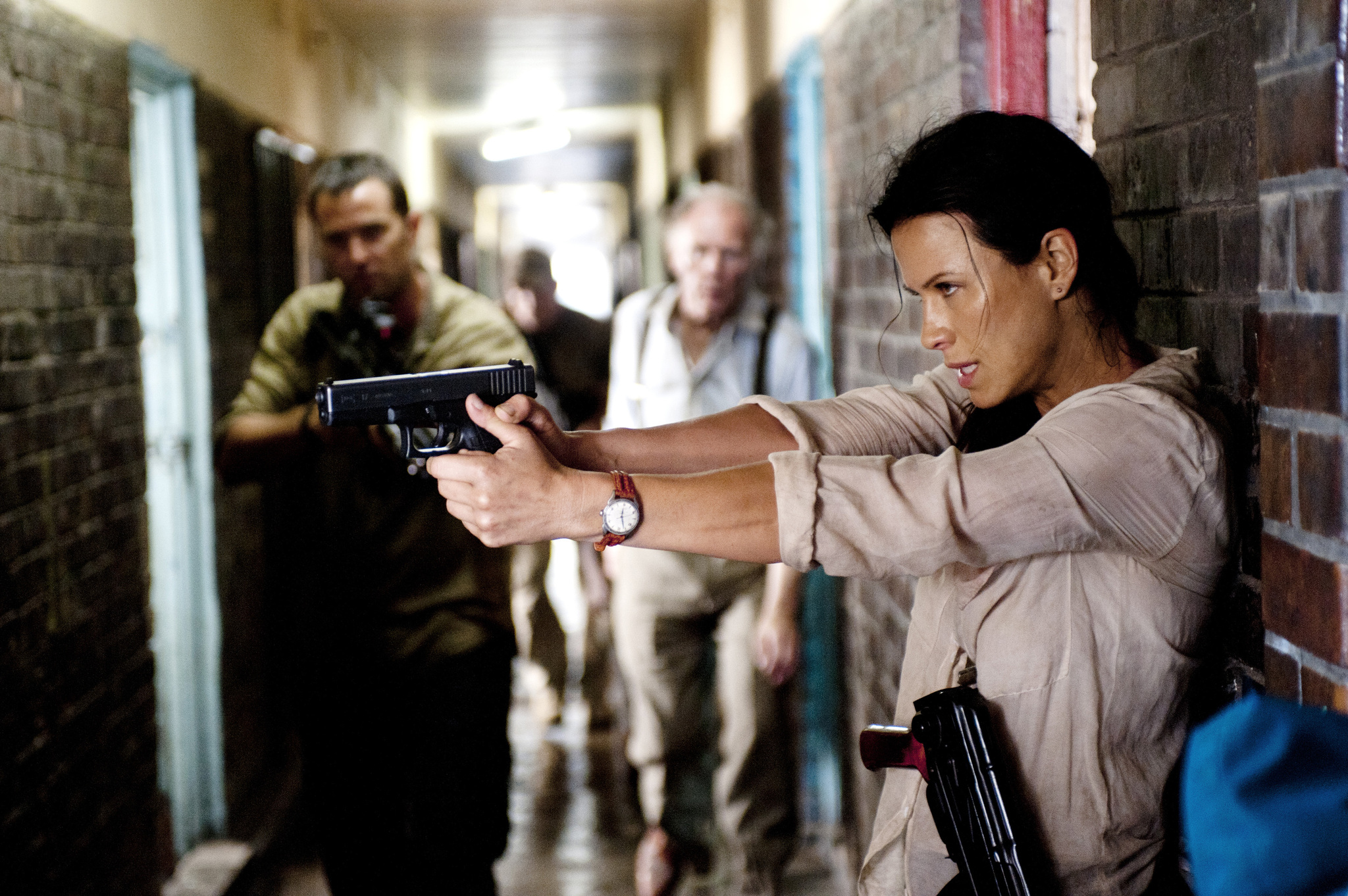 Still of Rhona Mitra, Tim Pigott-Smith and Sullivan Stapleton in Strike Back: Vengeance, Part 1 (2012)