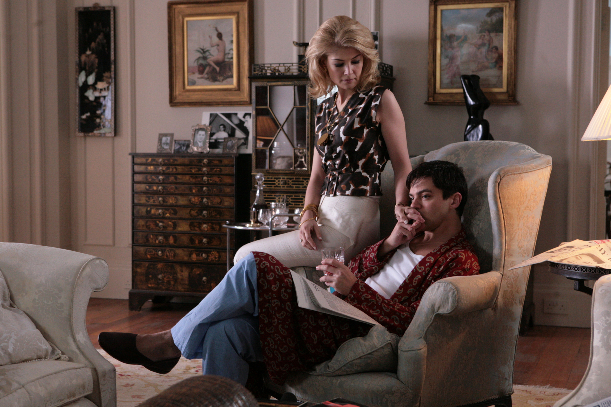 Still of Rosamund Pike and Dominic Cooper in An Education (2009)