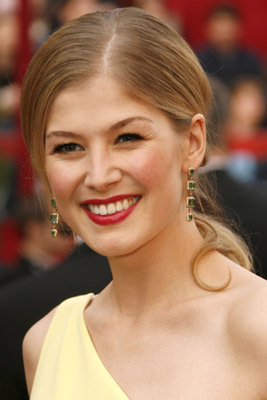 Rosamund Pike at event of The 80th Annual Academy Awards (2008)