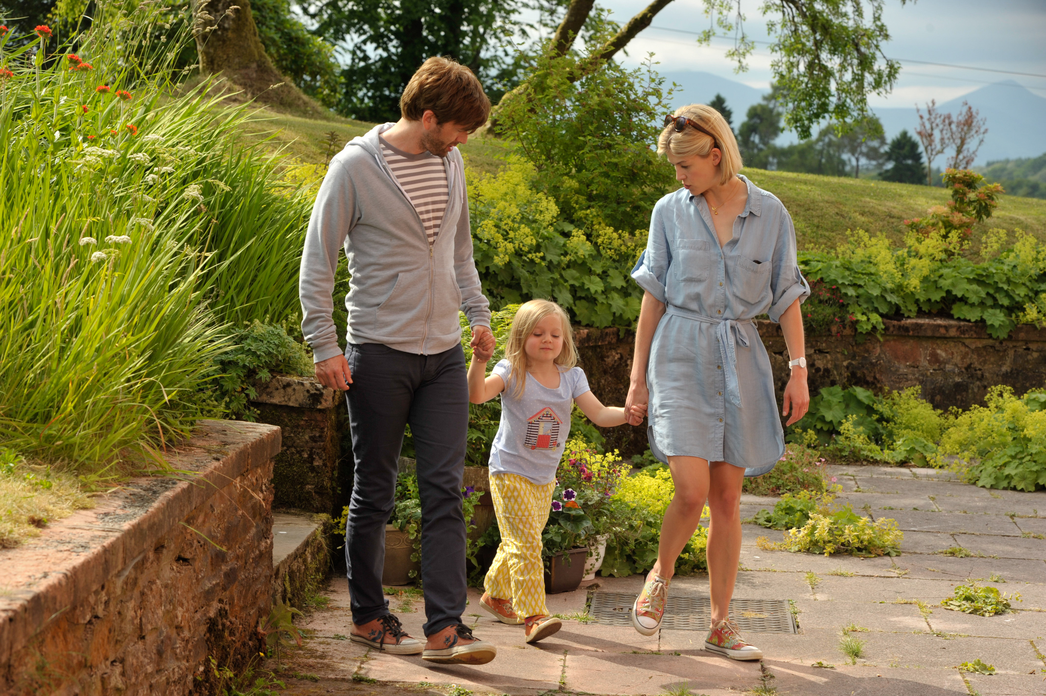 Still of Rosamund Pike and David Tennant in What We Did on Our Holiday (2014)