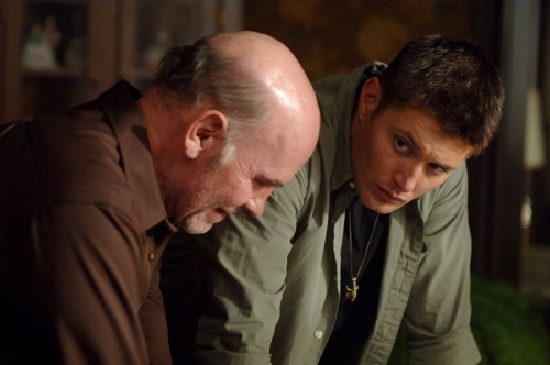 Still of Jensen Ackles and Mitch Pileggi in Supernatural (2005)