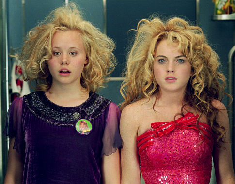 Still of Lindsay Lohan and Alison Pill in Confessions of a Teenage Drama Queen (2004)