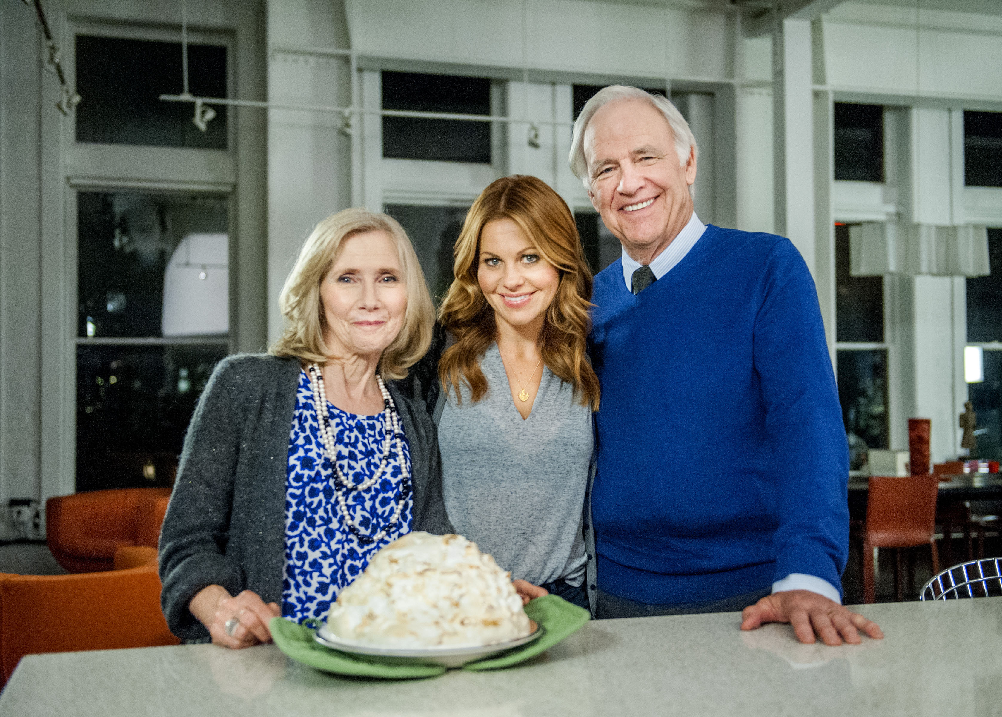 Still of Candace Cameron Bure, Robert Pine and Kendra Mylnechuk in Christmas Under Wraps (2014)