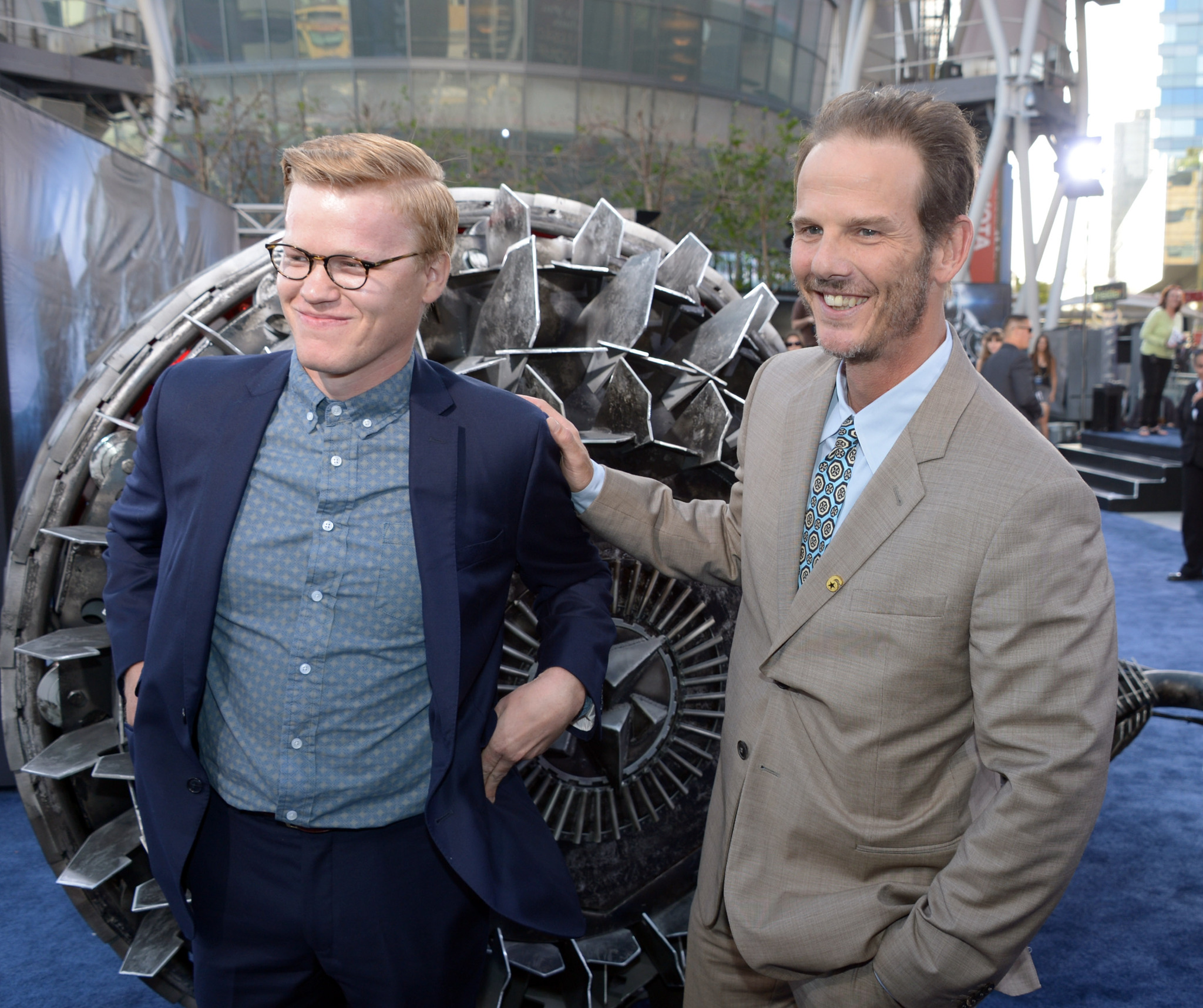 Peter Berg and Jesse Plemons at event of Laivu musis (2012)