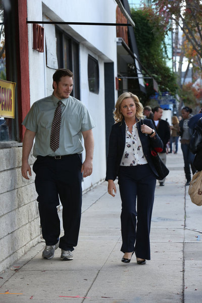 Still of Amy Poehler and Chris Pratt in Parks and Recreation (2009)
