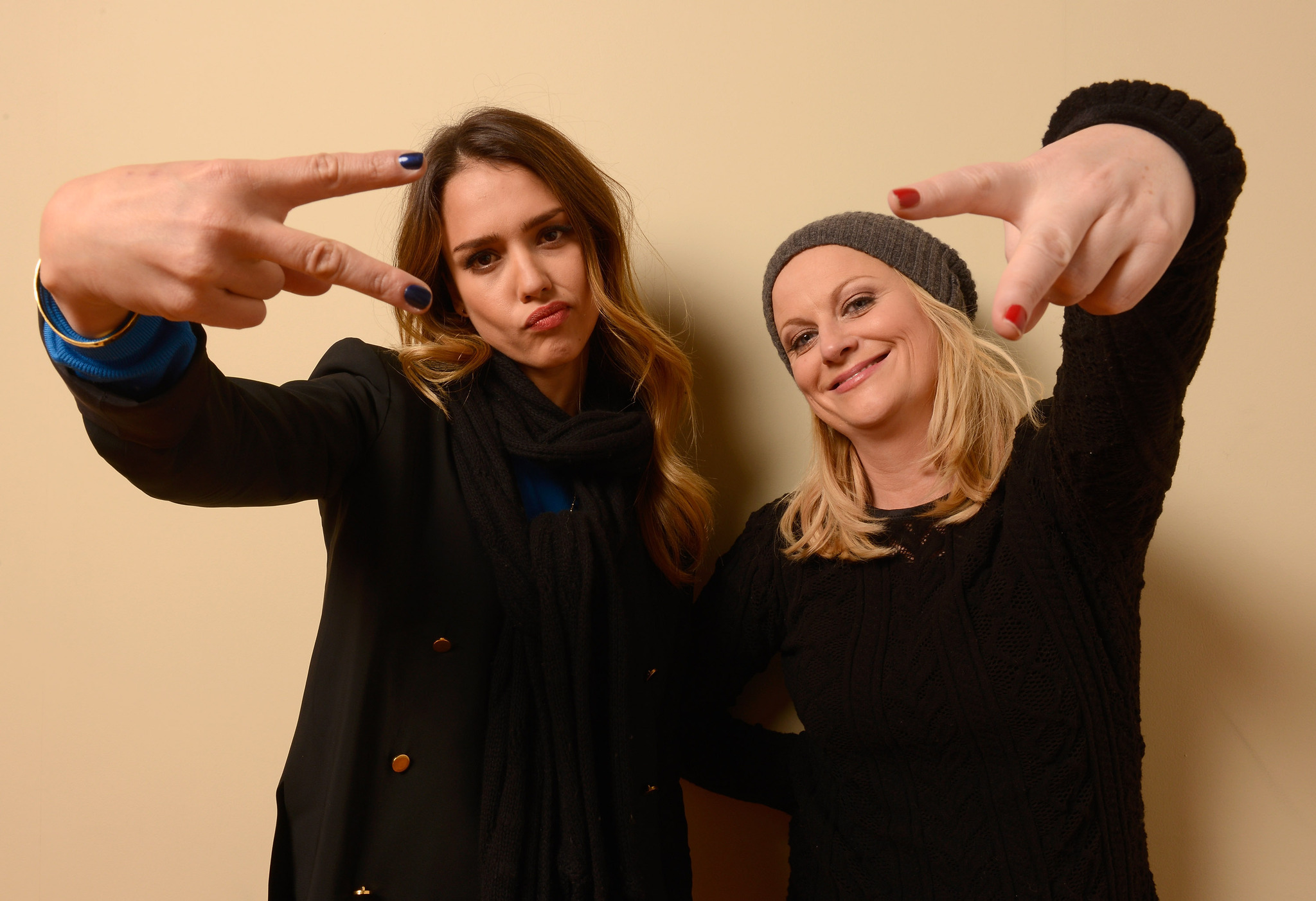 Jessica Alba and Amy Poehler at event of A.C.O.D. (2013)