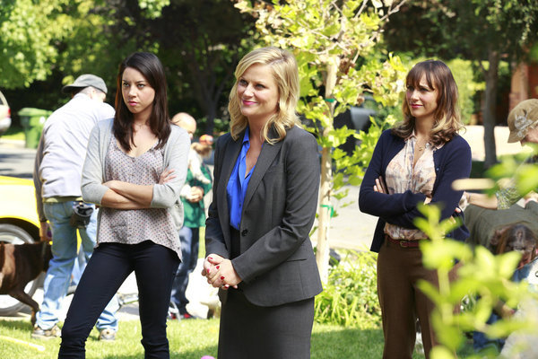 Still of Rashida Jones, Amy Poehler and Aubrey Plaza in Parks and Recreation (2009)