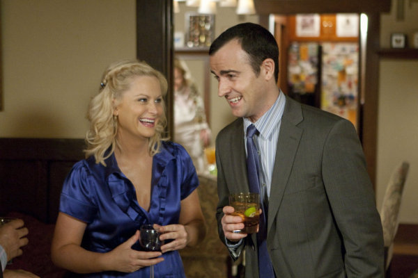 Still of Amy Poehler and Justin Theroux in Parks and Recreation (2009)