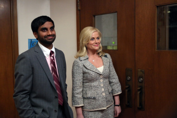 Still of Amy Poehler and Aziz Ansari in Parks and Recreation (2009)