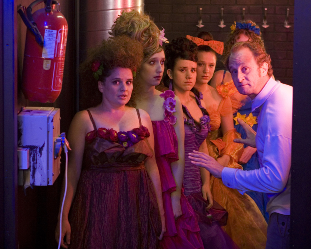 Still of Isabelle Giami, Benoît Poelvoorde, Loudia Gentil and Cynthia Groggia in La guerre des miss (2008)