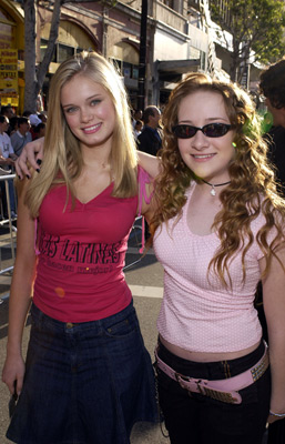 Sara Paxton and Scarlett Pomers at event of The Lizzie McGuire Movie (2003)