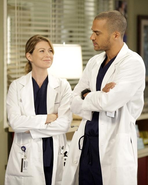 Still of Ellen Pompeo and Jesse Williams in Grei anatomija (2005)