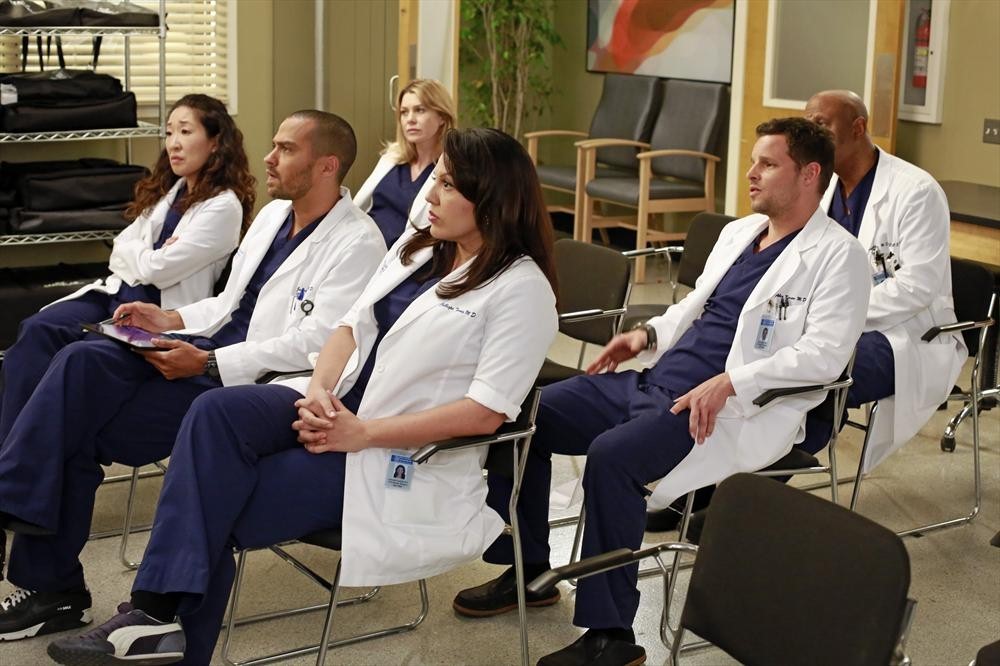 Still of Sandra Oh, James Pickens Jr., Ellen Pompeo, Sara Ramirez and Jesse Williams in Grei anatomija (2005)