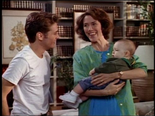 Still of Jason Priestley and Carol Potter in Beverli Hilsas, 90210 (1990)