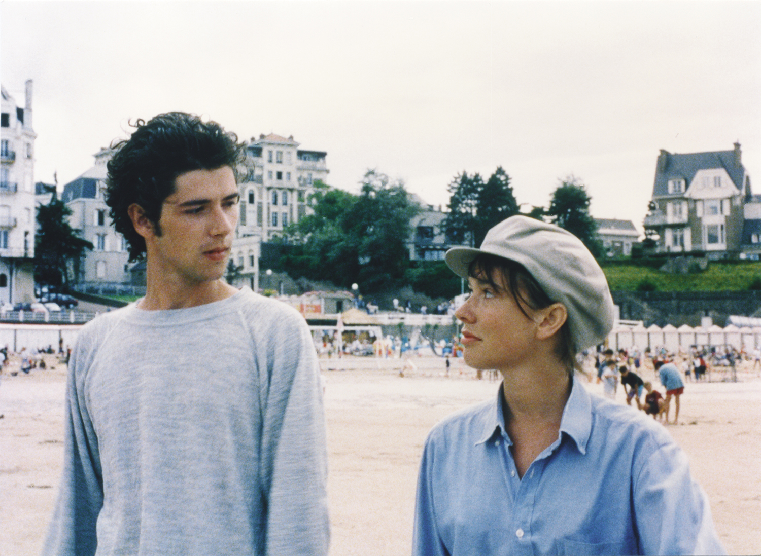 Still of Amanda Langlet and Melvil Poupaud in Conte d'été (1996)