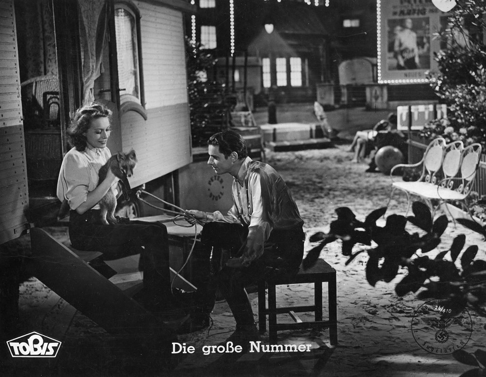 Still of Leny Marenbach and Rudolf Prack in Die große Nummer (1943)