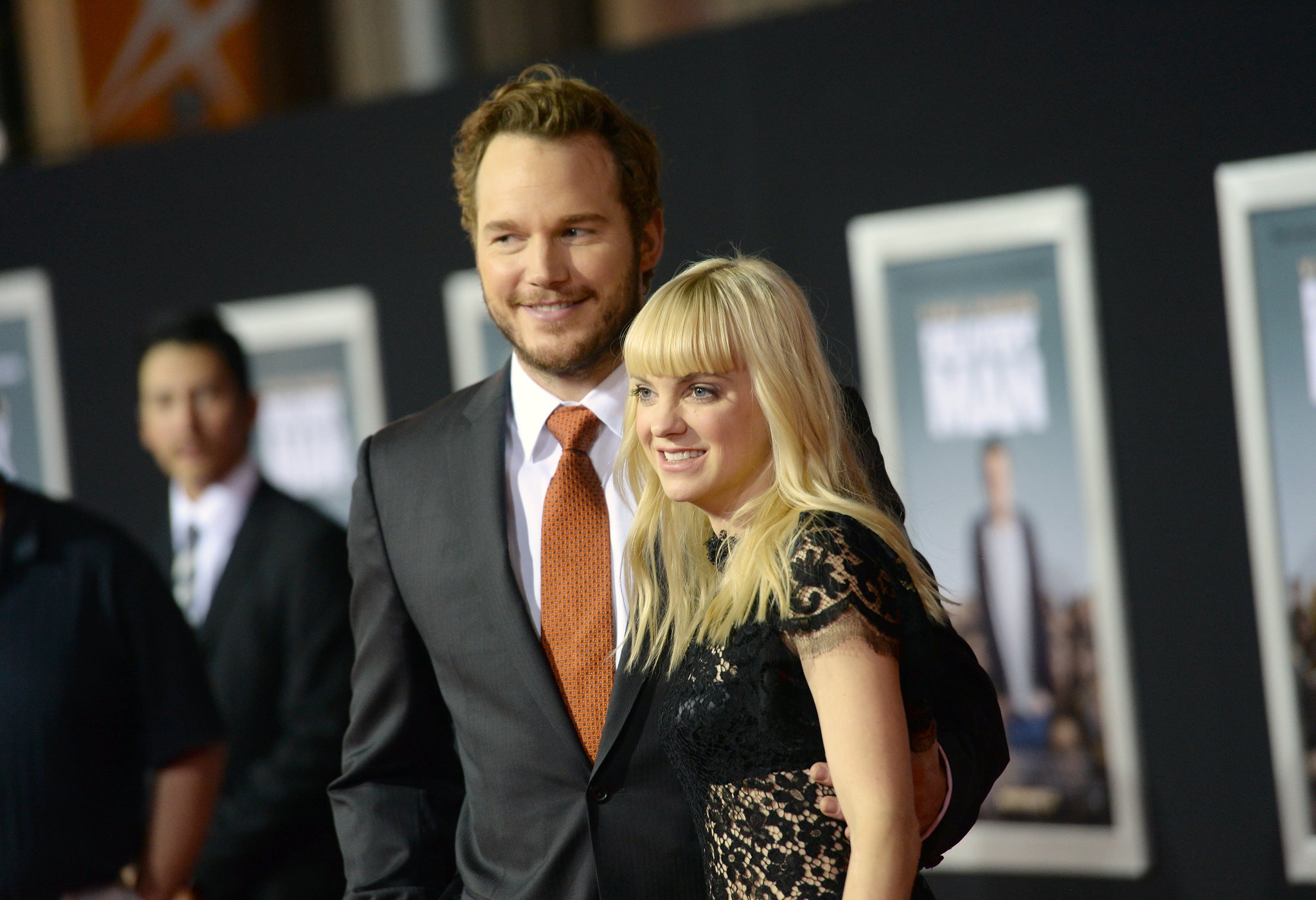 Anna Faris and Chris Pratt at event of Anoniminis tetis (2013)