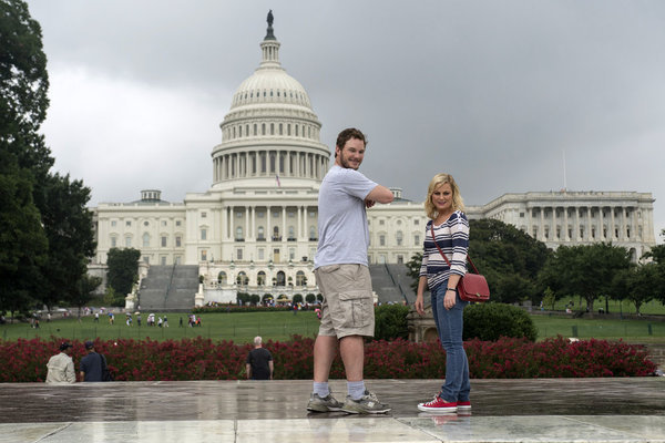 Still of Amy Poehler and Chris Pratt in Parks and Recreation (2009)