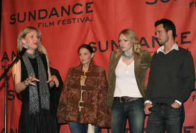 Ashley Judd, Joey Lauren Adams, Jeffrey Donovan and Laura Prepon at event of Come Early Morning (2006)