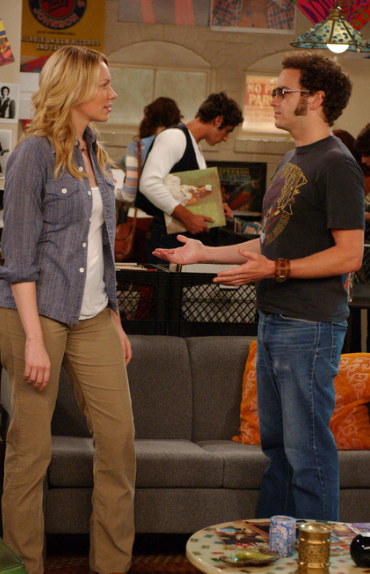 THAT '70s SHOW: Some private pictures put Donna (Laura Prepon, L) in a tricky postition with Hyde (Danny Masterson, R) in the THAT '70s SHOW episode 