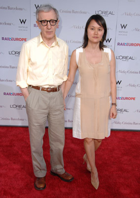 Woody Allen and Soon-Yi Previn at event of Viki, Kristina, Barselona (2008)