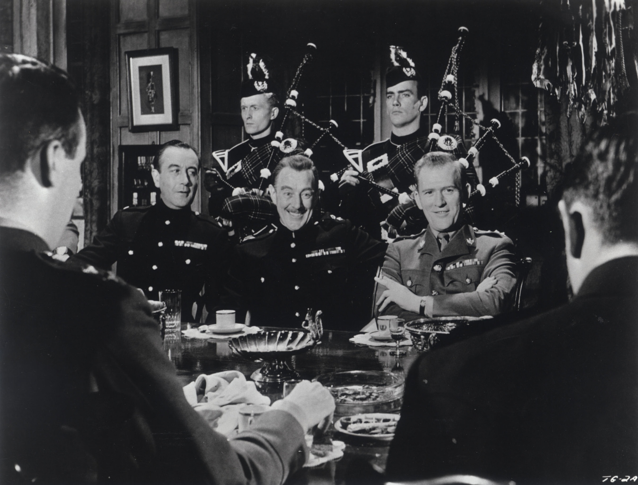 Still of Alec Guinness, Gordon Jackson and Dennis Price in Tunes of Glory (1960)