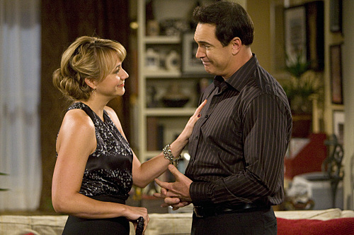 Still of Megyn Price and Patrick Warburton in Rules of Engagement: Free Free Time (2010)