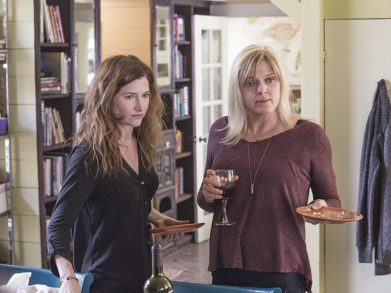 Still of Molly Price and Kathryn Hahn in Happyish (2015)