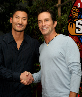Jeff Probst and Yul Kwon at event of Survivor (2000)
