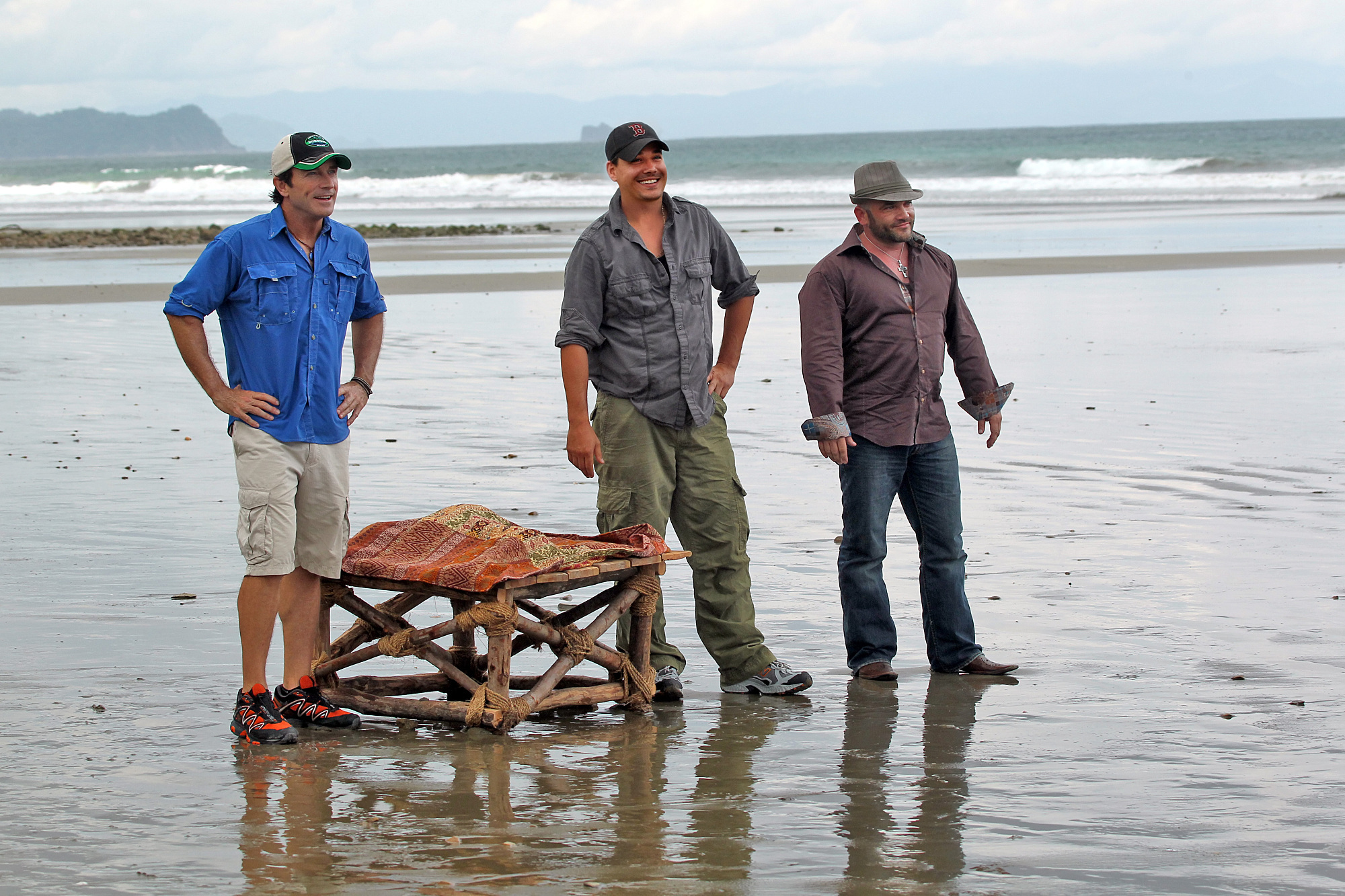 Still of Jeff Probst, Rob Mariano and Russell Hantz in Survivor (2000)