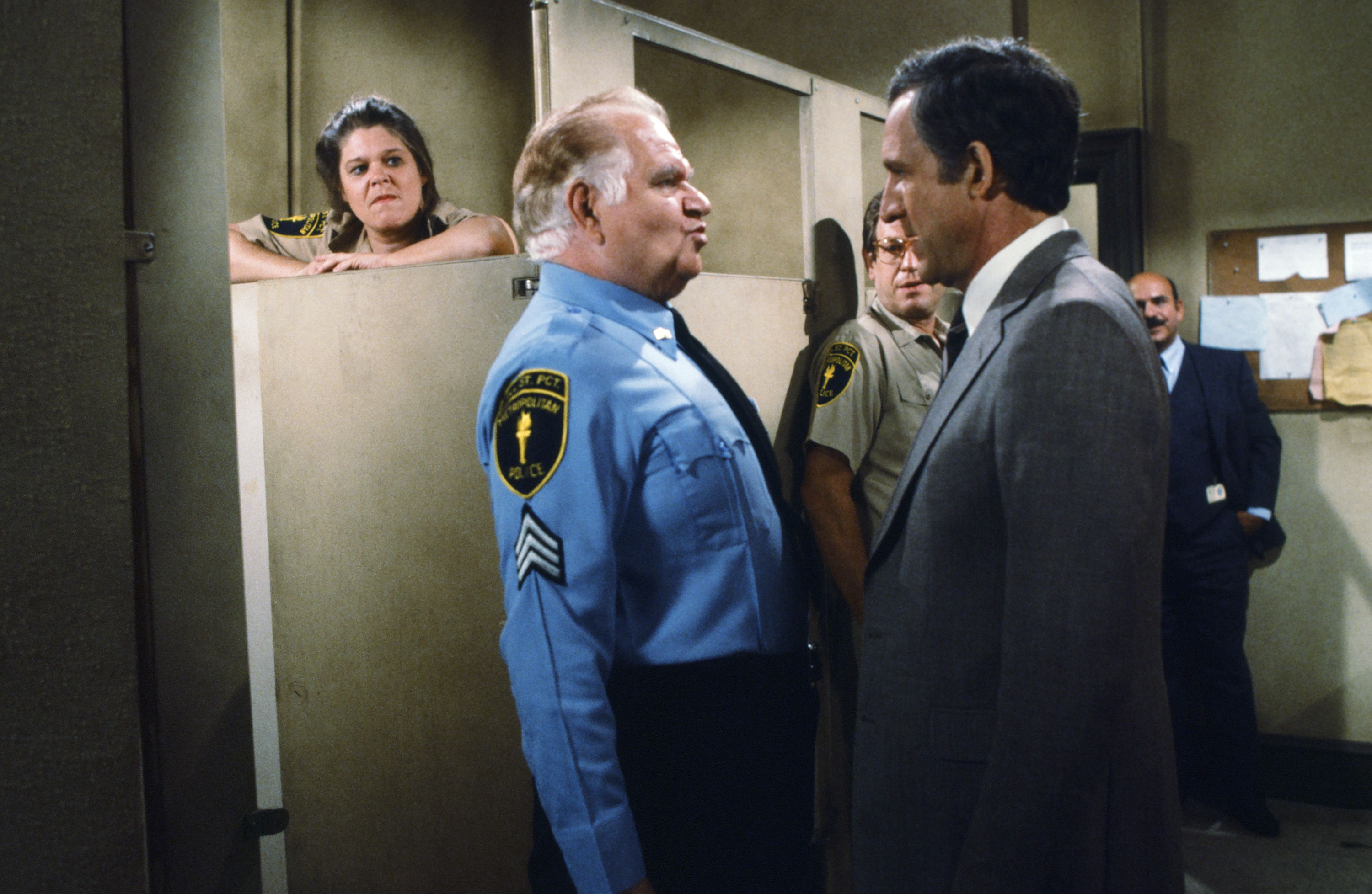 Still of René Enríquez, Lois Foraker, Robert Hirschfeld, Robert Prosky and Daniel J. Travanti in Hill Street Blues (1981)