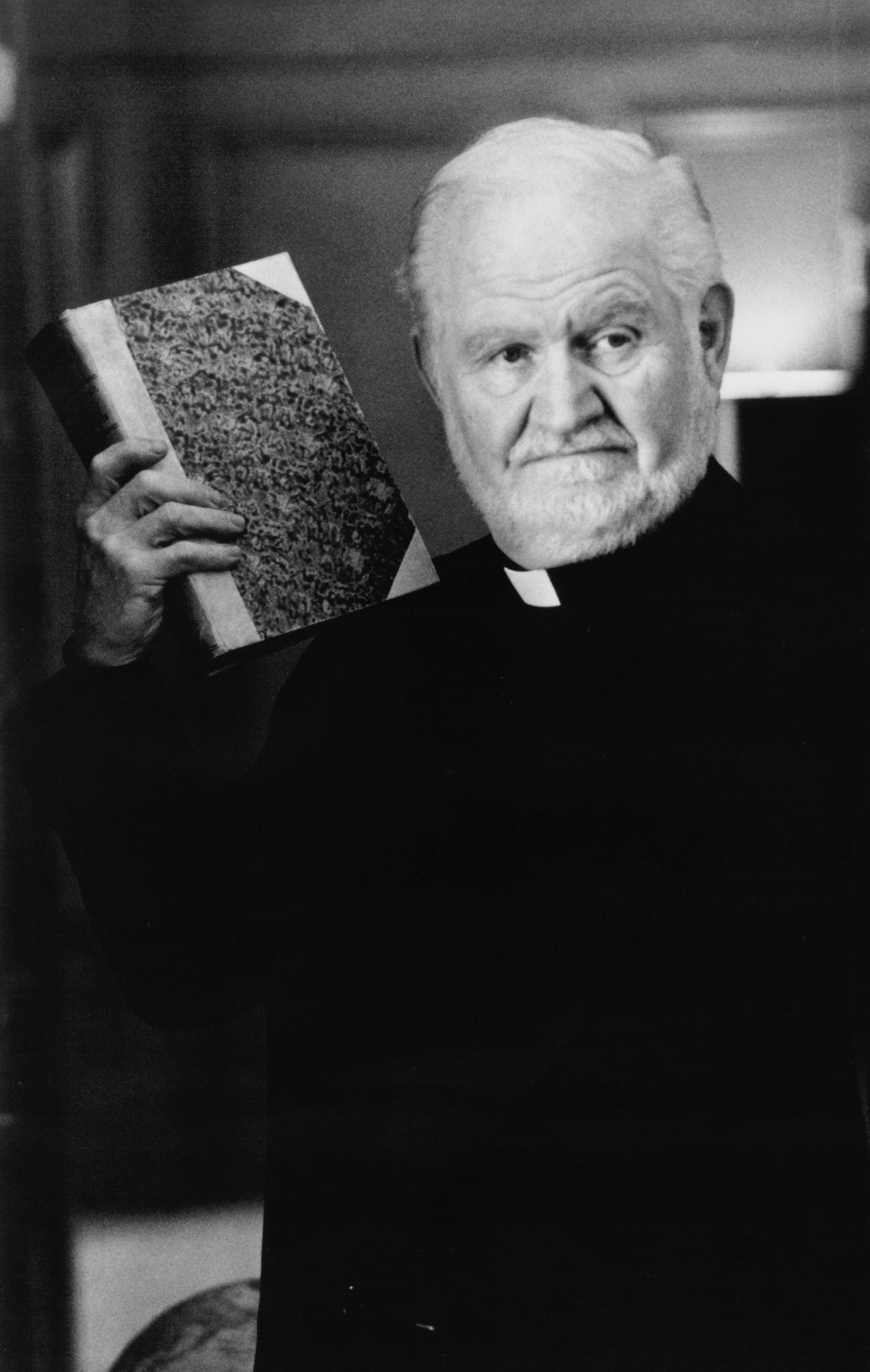 Still of Robert Prosky in Rudy (1993)