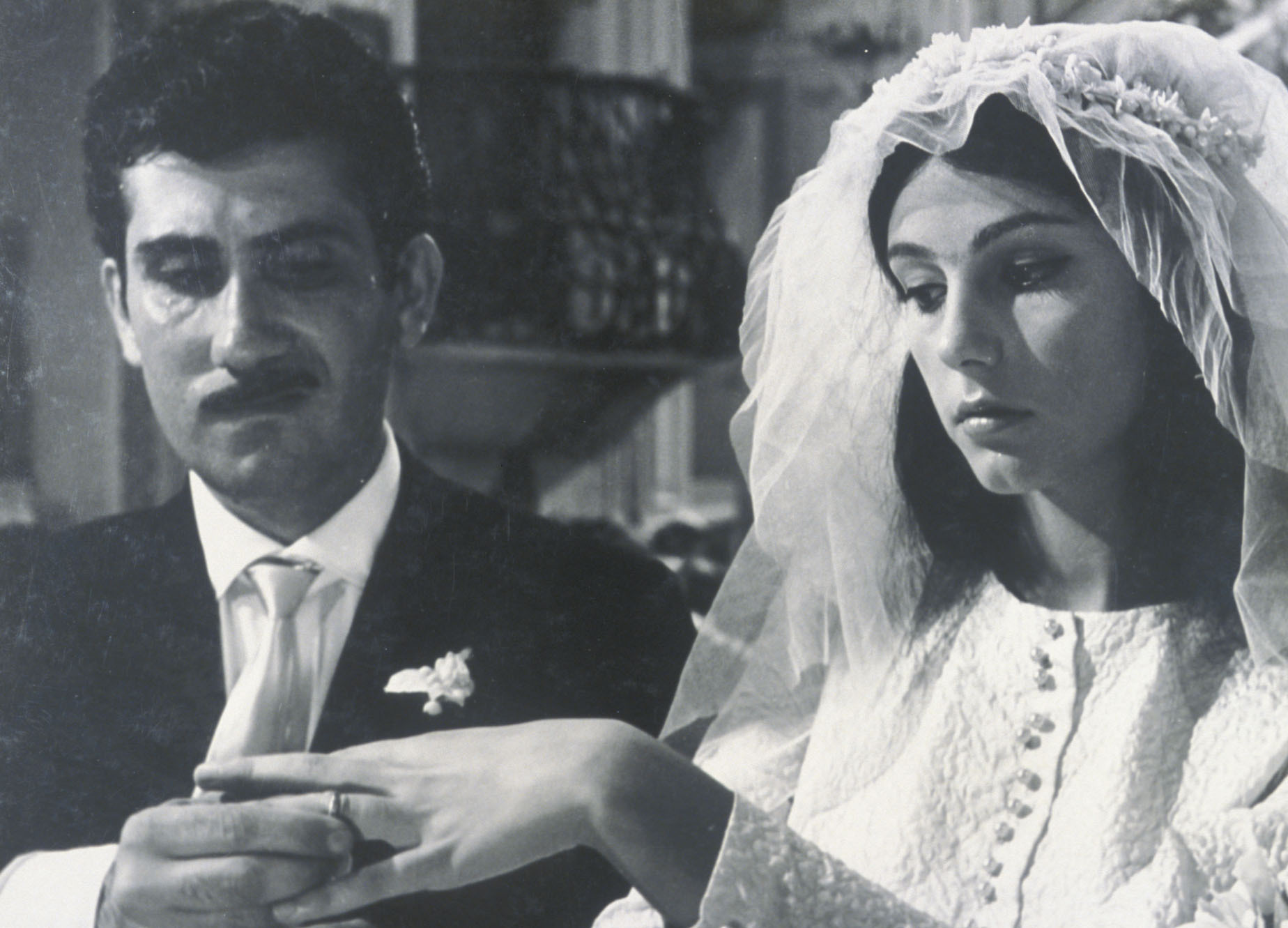 Still of Aldo Puglisi and Stefania Sandrelli in Sedotta e abbandonata (1964)