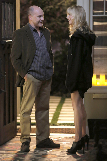 Still of Lucy Punch and Rob Corddry in Ben and Kate (2012)