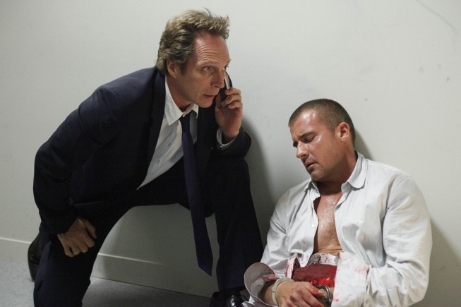 Still of William Fichtner and Dominic Purcell in Kalejimo begliai (2005)