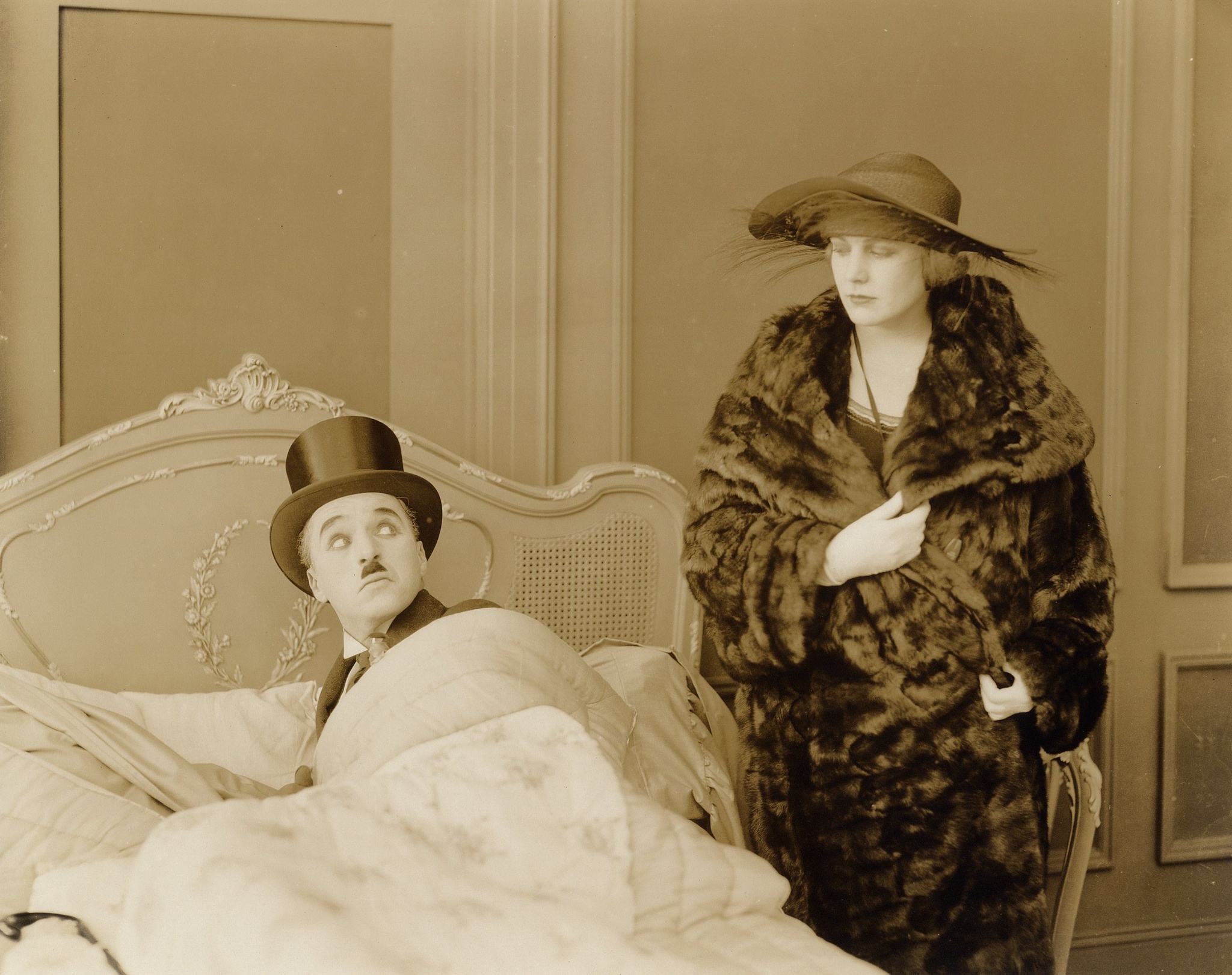Still of Charles Chaplin and Edna Purviance in The Idle Class (1921)