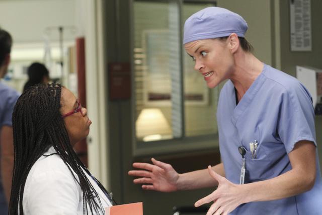 Still of Missi Pyle and Chandra Wilson in Grei anatomija (2005)