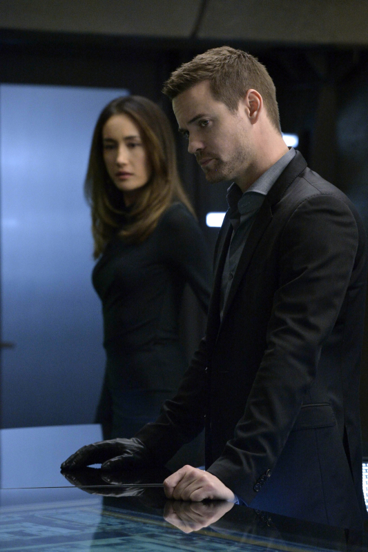 Still of Ben Mark Holzberg and Maggie Q in Nikita (2010)