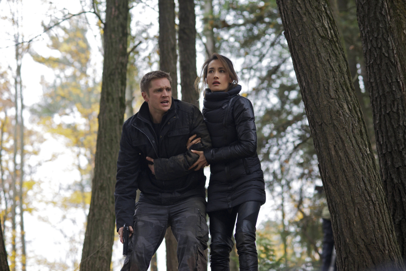 Still of Devon Sawa and Maggie Q in Nikita (2010)