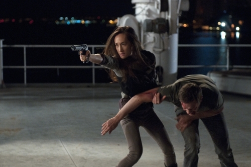 Still of Devon Sawa and Maggie Q in Nikita (2010)