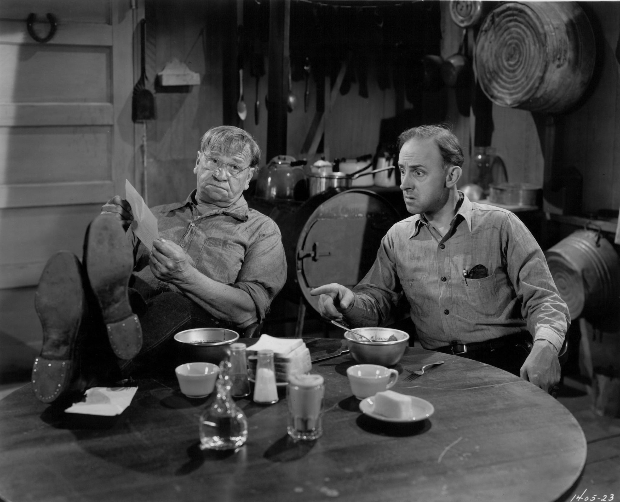 Still of Wallace Beery and John Qualen in Alias a Gentleman (1948)
