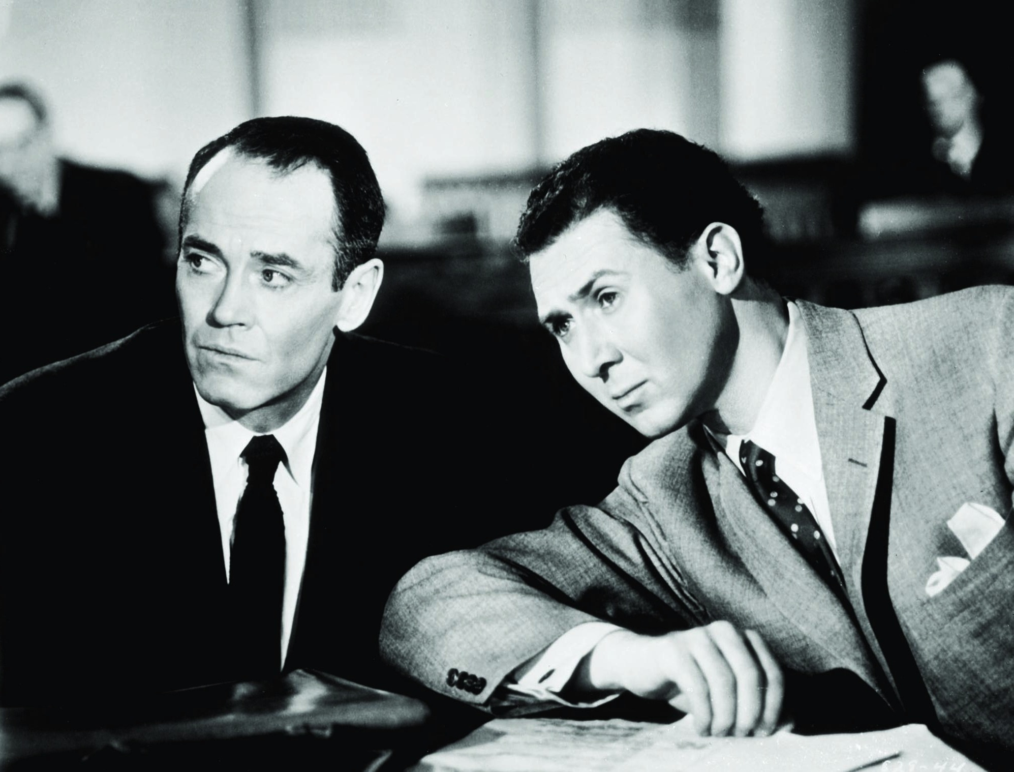 Still of Henry Fonda and Anthony Quayle in The Wrong Man (1956)