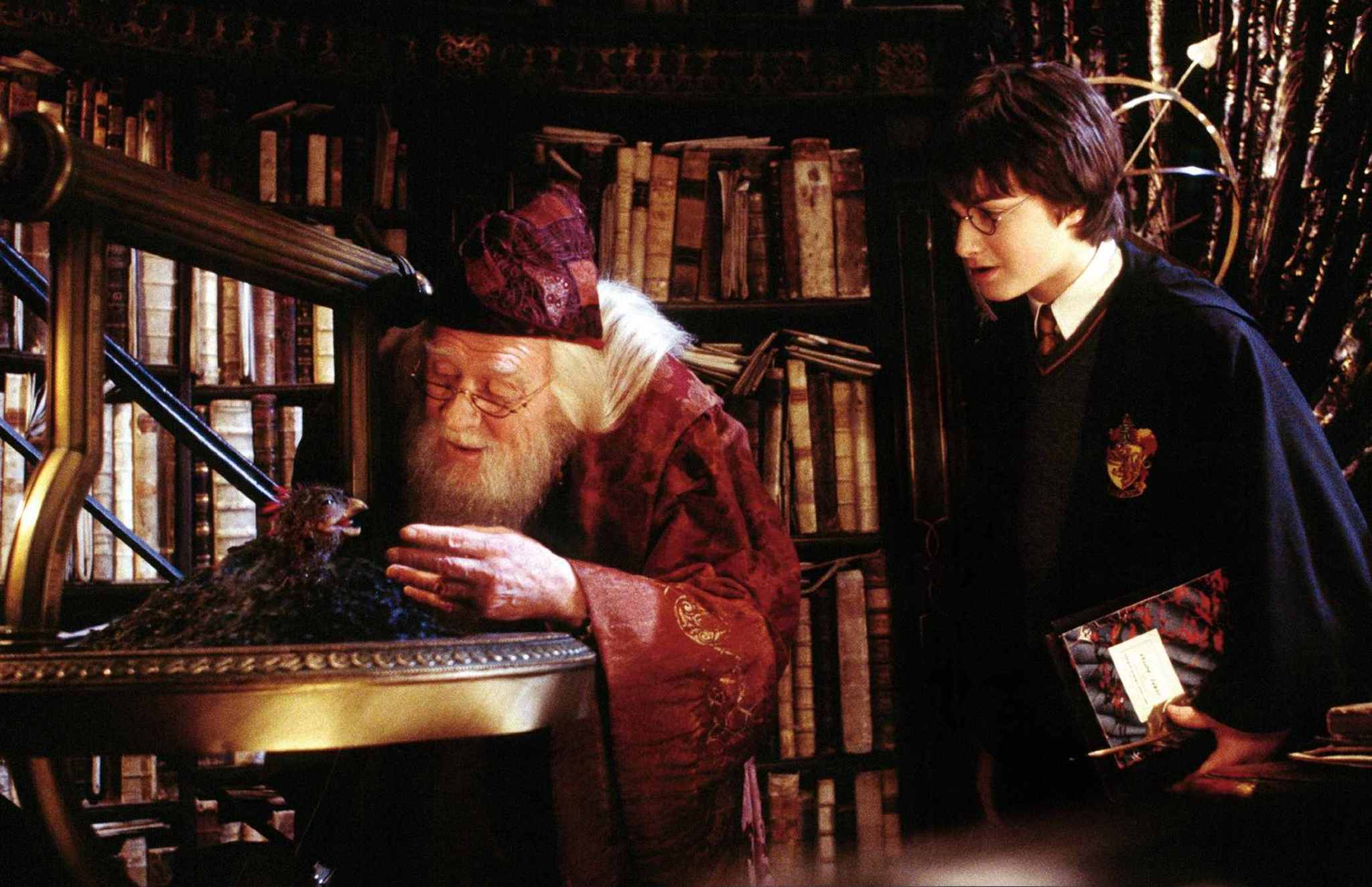 Still of Richard Harris and Daniel Radcliffe in Haris Poteris ir paslapciu kambarys (2002)
