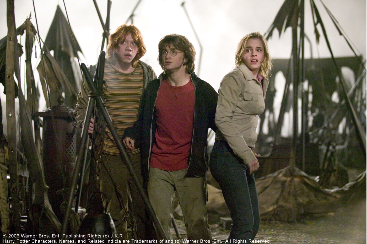 Still of Rupert Grint, Daniel Radcliffe and Emma Watson in Haris Poteris ir ugnies taure (2005)