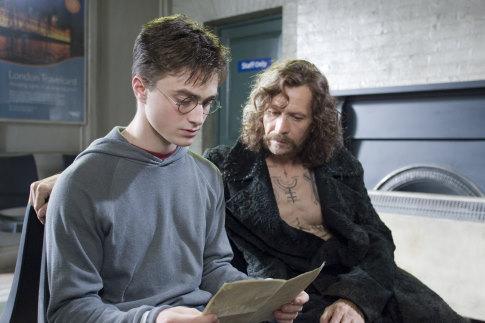 Still of Gary Oldman and Daniel Radcliffe in Haris Poteris ir Fenikso brolija (2007)