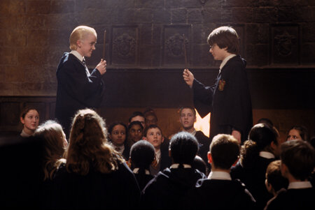 Still of Tom Felton and Daniel Radcliffe in Haris Poteris ir paslapciu kambarys (2002)