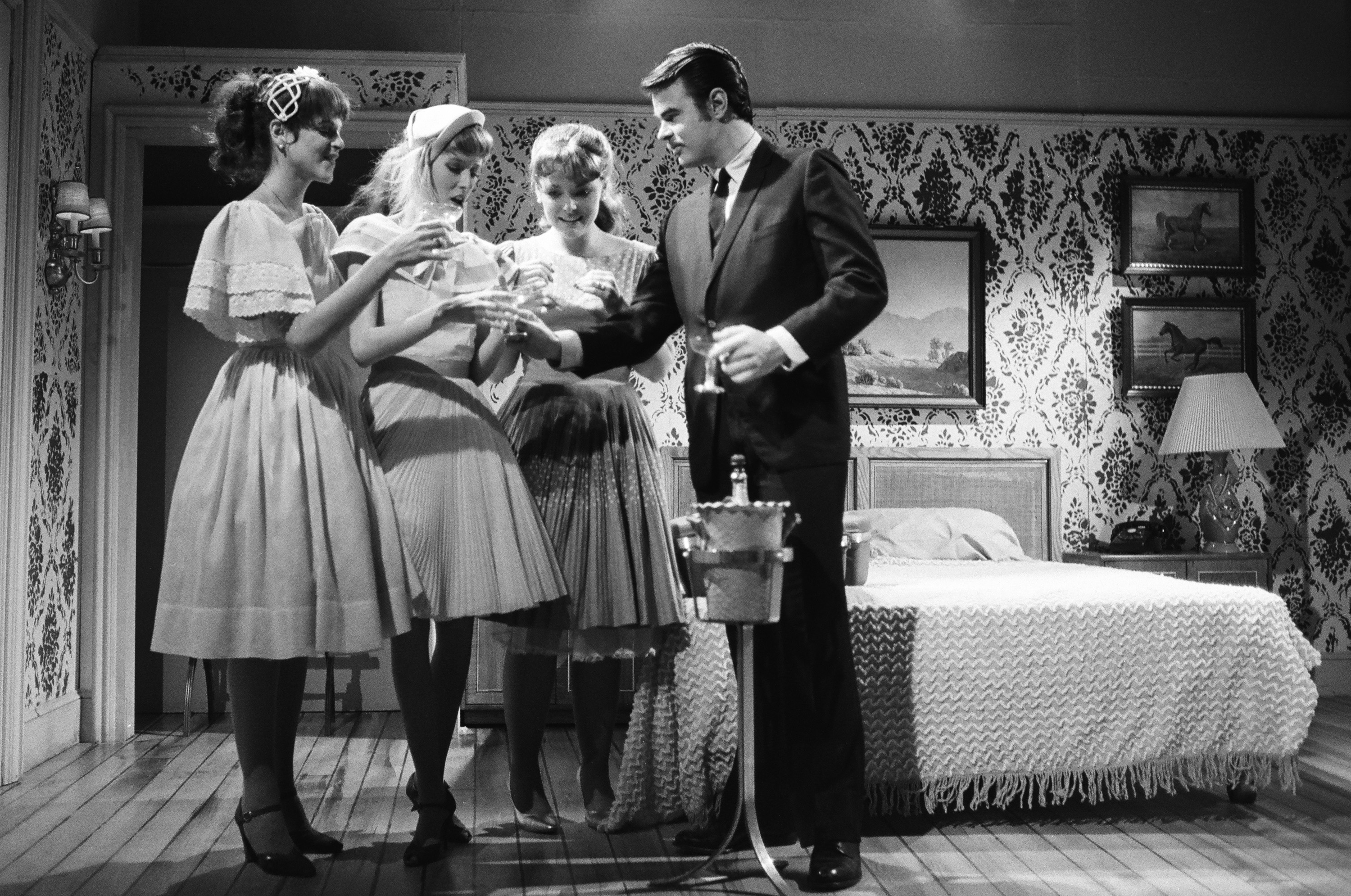 Still of Dan Aykroyd, Jane Curtin, Laraine Newman and Gilda Radner in Saturday Night Live: Paul Simon/George Harrison (1976)