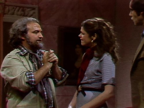 Still of John Belushi and Gilda Radner in Saturday Night Live (1975)