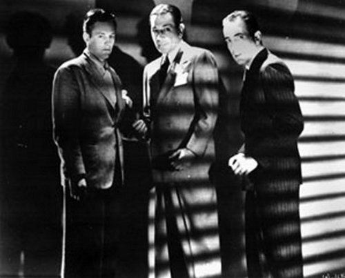 Still of Humphrey Bogart, William Holden and George Raft in Invisible Stripes (1939)