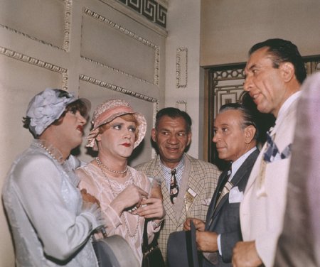 Tony Curtis, Jack Lemmon, George Raft Film Set Some Like It Hot (1959) 0053291